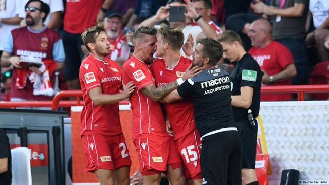  莱比锡红牛客场上演逆转，力克法兰克福收获关键三分  