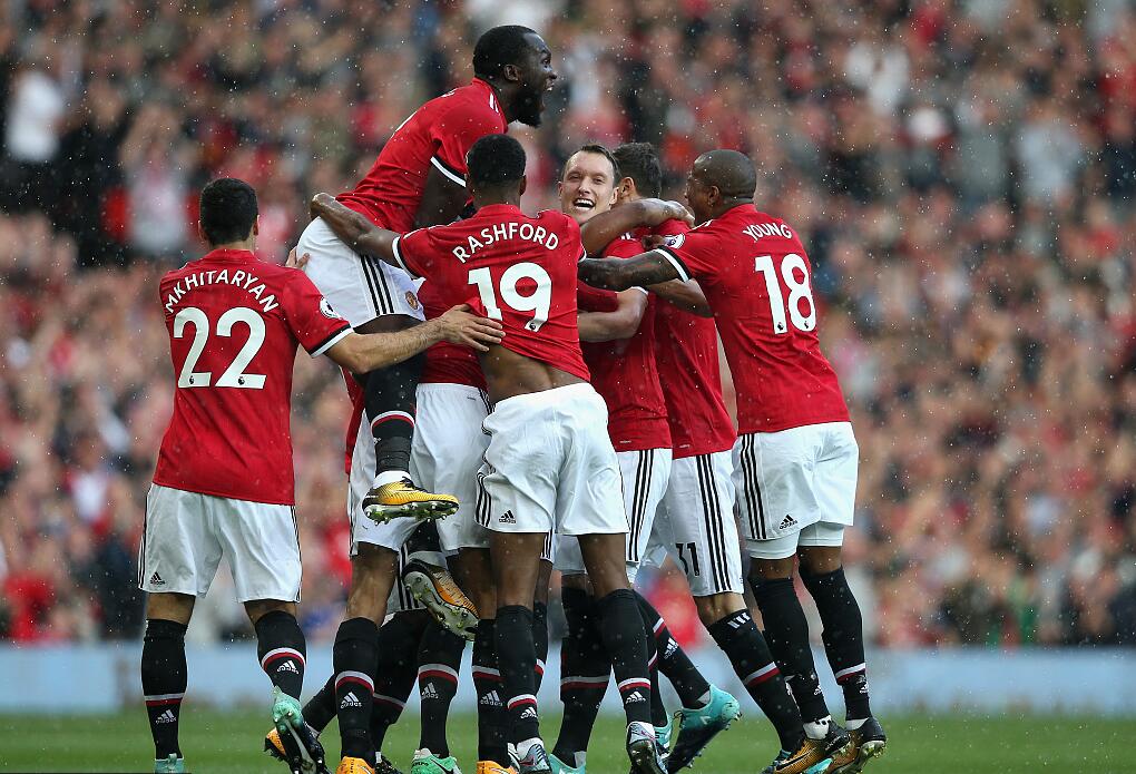  阿森纳主场三球大胜曼联重返积分榜前三