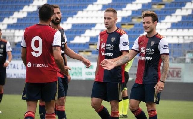  佛罗伦萨防守漏洞，紫百合遭反击连丢两球